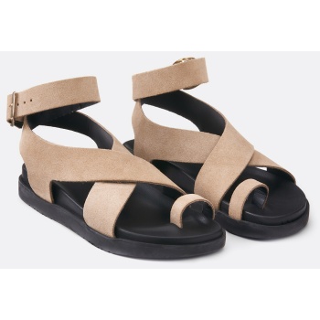 δερμάτινα σανδάλια με λουράκι στο