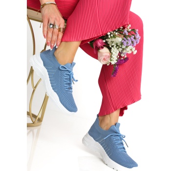 μπλε running sneakers σε κάλτσα σε προσφορά
