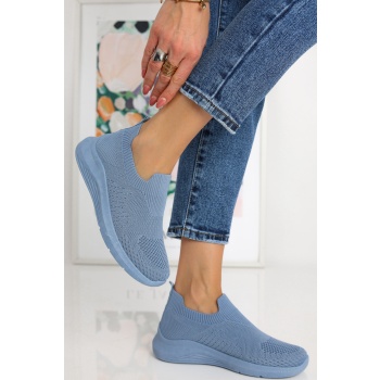 μπλε sneakers σε κάλτσα σε προσφορά