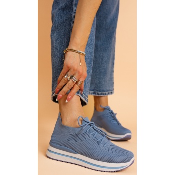 μπλε δίπατα sneakers σε κάλτσα σε προσφορά