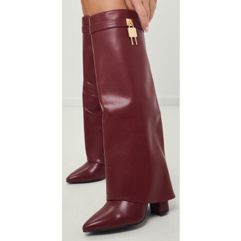 μπότες ψηλές με χρυσή λεπτομέρεια σε προσφορά