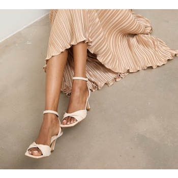 answear.lab σανδάλια σε μια καρφίτσα