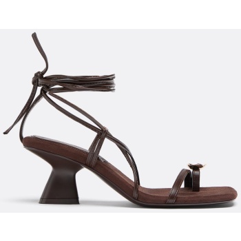 stradivarius πέδιλα με τακούνι και δετά