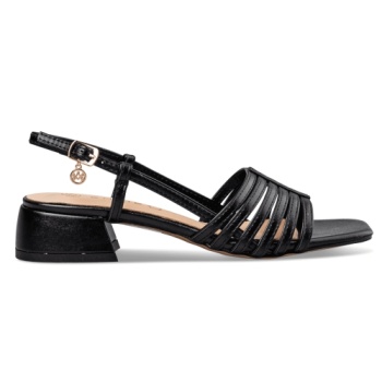 low heel sandals σε προσφορά