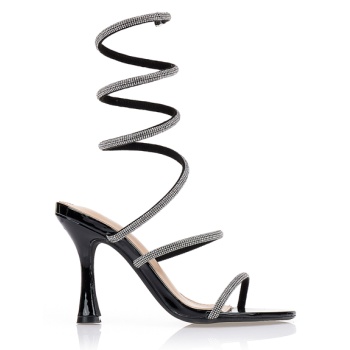 πέδιλα μαύρα με περιστρεφόμενα λουράκια σε προσφορά