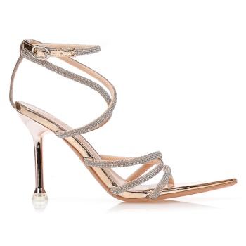 πέδιλα με λουράκια και στρας σε προσφορά