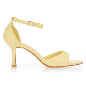 πέδιλα με λεπτό τακούνι και μπαρέτα σε προσφορά