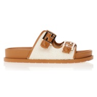  παντόφλες κάμελ με ιδιαίτερες αγκράφες καμελ