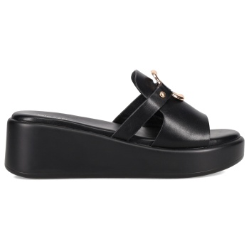 μαύρη πλατφόρμα