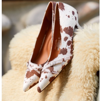 λευκή καφέ γόβα