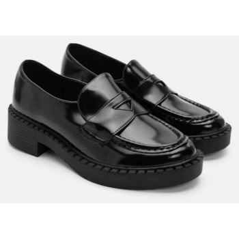 μοκασίνια με ραφές - μαύρο-λουστρίνι σε προσφορά