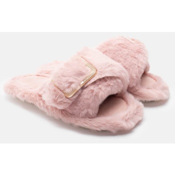 παντόφλες γούνινες με διακοσμητική τόκα σε προσφορά