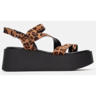 πλατφόρμες με λοξά λουρά...