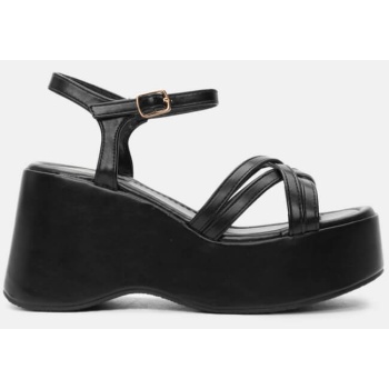 πλατφόρμες με χιαστί λουράκια & μπαρέτα σε προσφορά