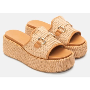 πλατφόρμες με φαρδιά φάσα & αγκράφα  σε προσφορά