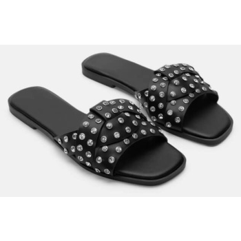 σανδάλια flat με διακοσμητικά τρούκς  σε προσφορά