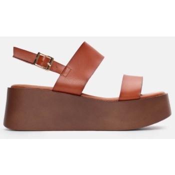 πλατφόρμες με λουράκια & τόκα - καφέ σε προσφορά