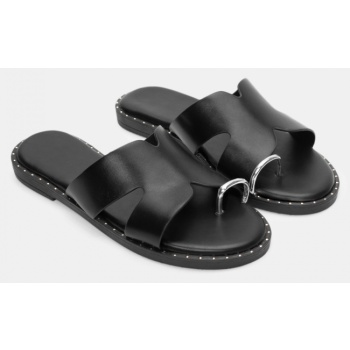 flat σανδάλια με μερταλλική λεπτομέρεια σε προσφορά