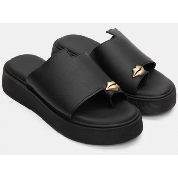 σανδάλια flatform με διακοσμητικό  σε προσφορά