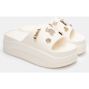 παντόφλες δίσολες με διακοσμητικά από σε προσφορά