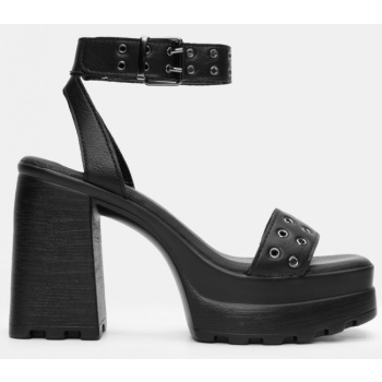 πέδιλα flatform με διακοσμητικά τρούκς σε προσφορά