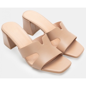 πέδιλα με φαρδιά φάσα & ανοίγματα  σε προσφορά