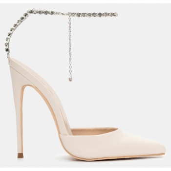 γόβες μυτερές με διακοσμητική αλυσίδα σε προσφορά