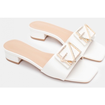 mules με διακοσμητική αγκράφα από σε προσφορά