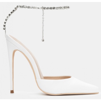 γόβες μυτερές με διακοσμητική αλυσίδα σε προσφορά