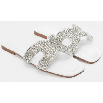 flat σανδάλια με διακοσμητικές πέτρες  σε προσφορά