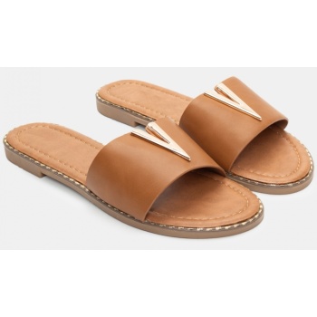 flat σανδάλια με μεταλλική λεπτομέρεια σε προσφορά