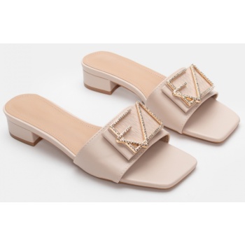 mules με διακοσμητική αγκράφα από σε προσφορά