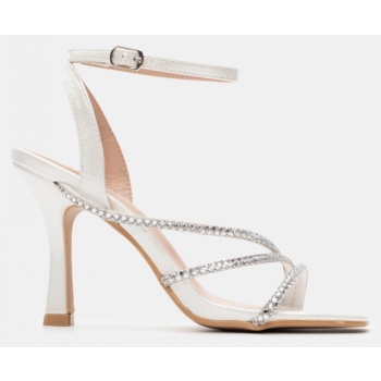 πέδιλα με λοξά λουράκια από strass  σε προσφορά