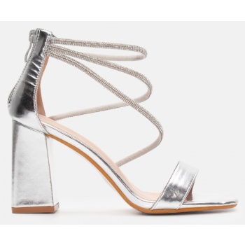 πέδιλα με λοξά λουράκια από strass  σε προσφορά