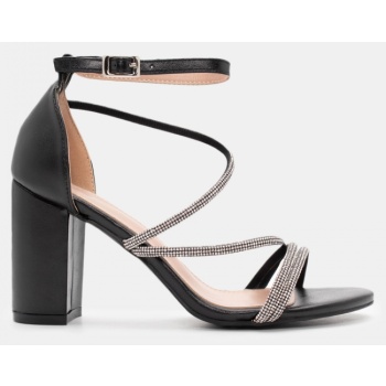 πέδιλα με πολλαπλά λουράκια από strass σε προσφορά