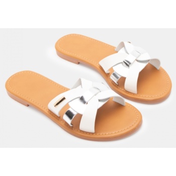 flat σανδάλια με περίτεχνα λουράκια  σε προσφορά