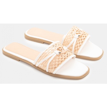 flat σανδάλια με διακοσμητική τόκα  σε προσφορά