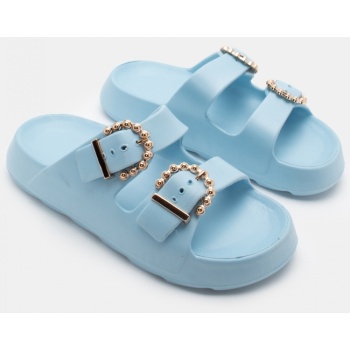 παντόφλες με διακοσμητικές τόκες  σε προσφορά