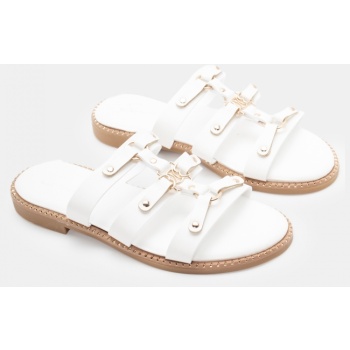 flat σανδάλια με μεταλλικά διακοσμητικά σε προσφορά