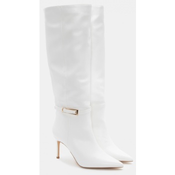 μπότες μυτερές με διακοσμητικό λουράκι σε προσφορά