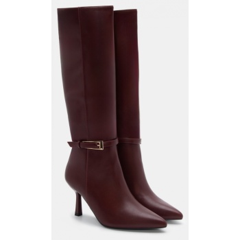 μπότες μυτερές με διακοσμητικό λουράκι σε προσφορά