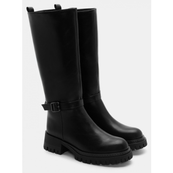 μπότες με διακοσμητικό λουράκι  σε προσφορά