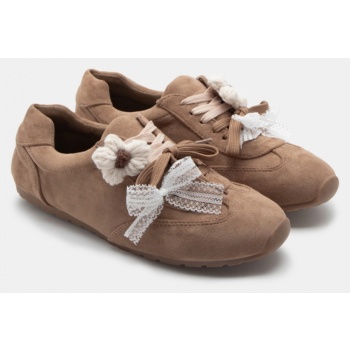 sneakers με διπλά κορδόνια  σε προσφορά