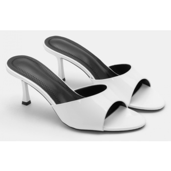 mules μονόχρωμα - λευκό-λουστρίνι σε προσφορά