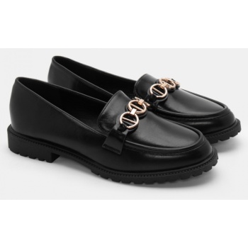 μοκασίνια με διακοσμητική αγκράφα  σε προσφορά