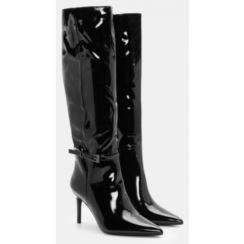 μπότες μυτερές με διακοσμητικό λουράκι σε προσφορά