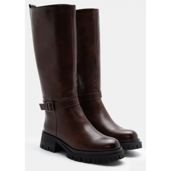 μπότες με διακοσμητικό λουράκι 