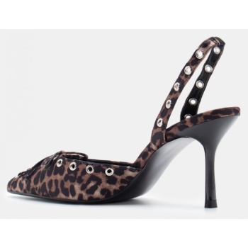 γόβες μυτερές με τρούκς & διακοσμητικό σε προσφορά