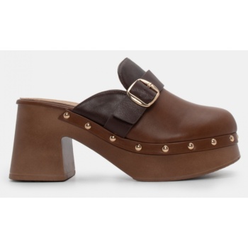 clogs με διακοσμητικό λουράκι & τρούκς