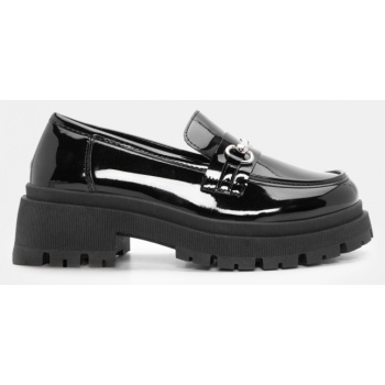 μοκασίνια με τρακτερωτή σόλα & αγκράφα σε προσφορά